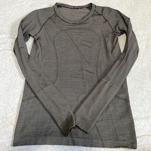 Lululemon size 8 long sleeve